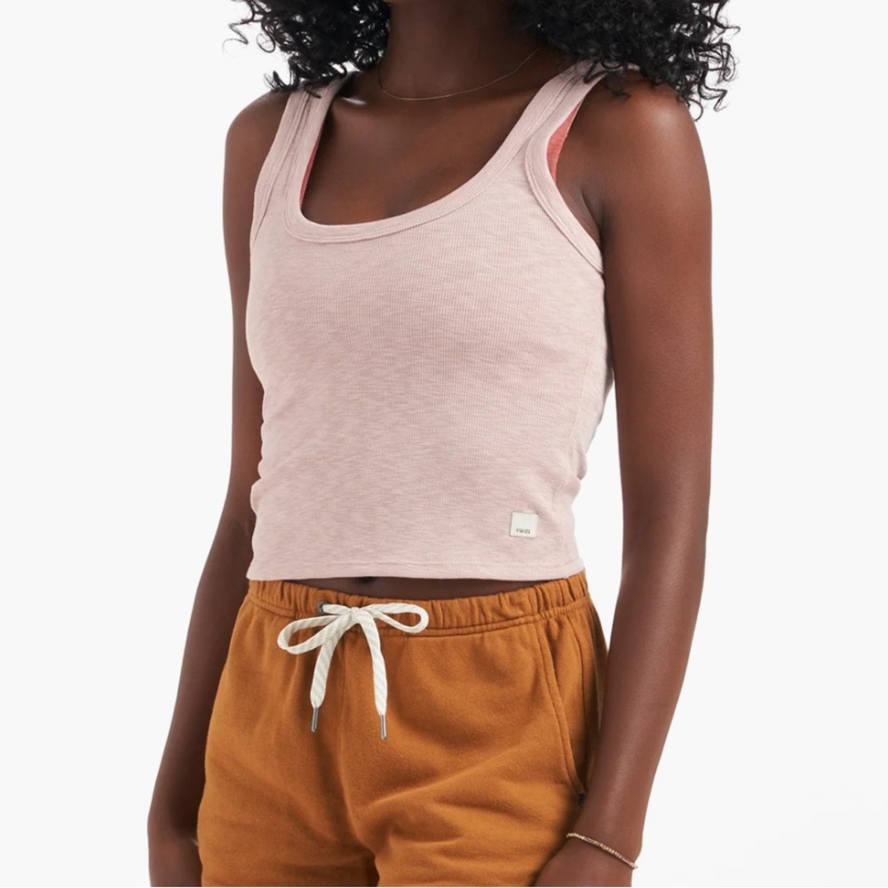 Vuori sunrise crop tank in color dogwood (pink)